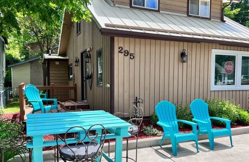 Manitou Beach-Devils Lake Cottage | Cozy Updated Cottage in Manitou Beach Village