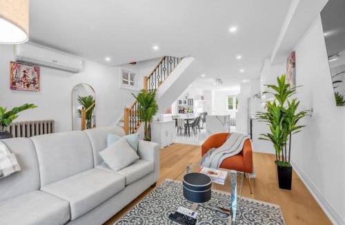 Mount Pleasant West Apartment | Cozy & Warm Vacation in Midtown Toronto