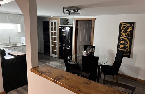 Oro-Medonte House | Cozy Whole Home, Pet Friendly, & Central to Lake Simcoe, Rama & Horseshoe Valley