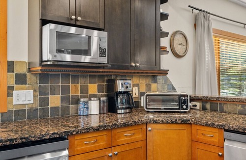 Forest Ridge Estates Cabin | Creekside Lodge | Hot Tub | Ski-Out | Pool Table