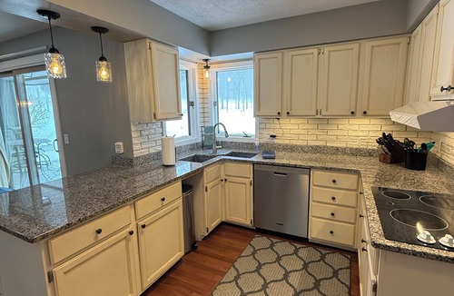Thompsonville House | Crystal Bear Escape-ski/golf Crystal Mountain 5/5 rated, large yard w/firepit