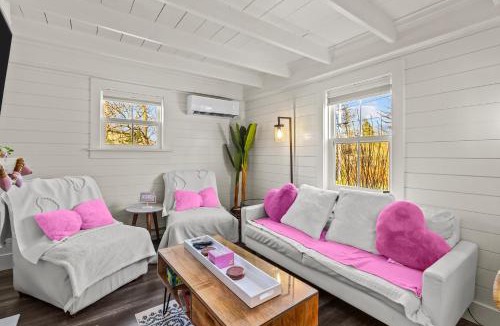 Terra Nova House | Cupids House Hot Tub, BBQ Deck, Parking