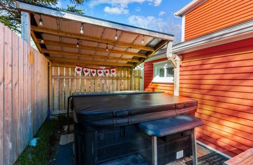 Terra Nova House | Cupids House Hot Tub, BBQ Deck, Parking