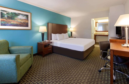 Austintown Hotel | Days Inn by Wyndham Austintown