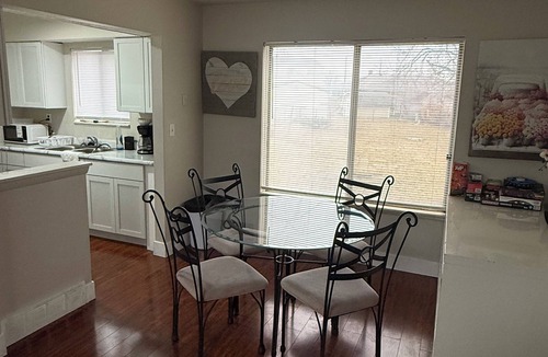 Toledo House | Delightful 5-bedroom house with AC for a relaxing stay