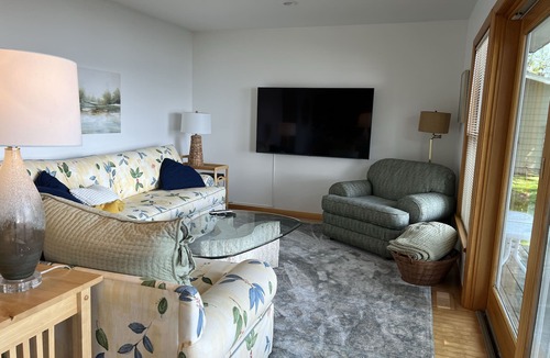 Interlochen Cottage | Delightful sunny beachfront cottage with fire pit 4 min to Concerts!