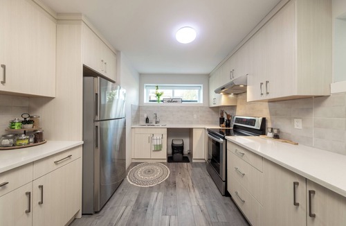 Delta Apartment | Delta 2 Bedroom basement suite in Luxury Home