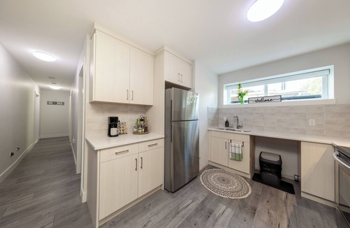 Delta Apartment | Delta 2 Bedroom basement suite in Luxury Home