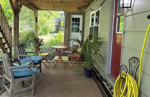 Fredericton House | Designer Home Near Downtown—Gourmet kitchen—sleeps 10–Where Luxury Meets Nature