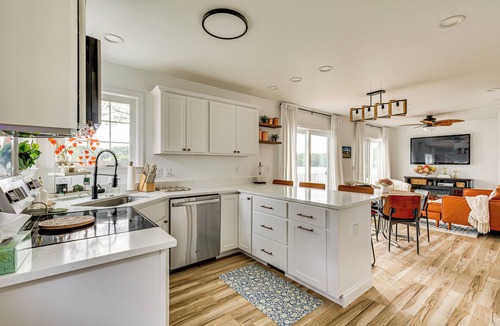 Thompson House | Direct Lakefront Retreat | Indian Ranch | Casinos