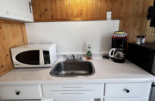 Wasaga Beach Cottage | Dock Life Beach 1 - Cottage 7, Riverside Property, Studio, 3 min walk to Beach 1