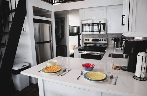 Sandusky Cottage | Dog Friendly cottage with Lake views at Bayfront Resort in Sandusky, Ohio