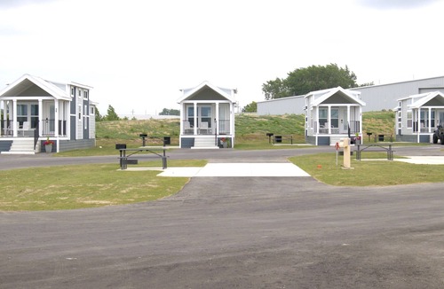 Sandusky Cottage | Dog Friendly cottage with Lake views at Bayfront Resort in Sandusky, Ohio