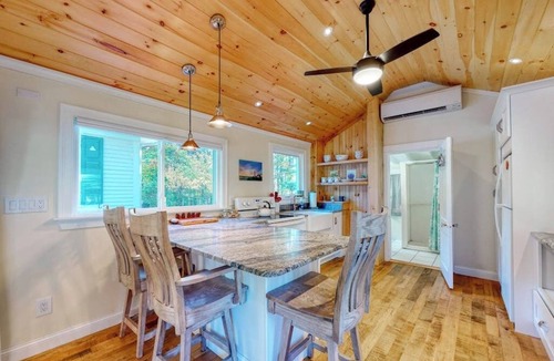 Ogunquit Cottage | Dog-friendly home with kitchenette - walk to the beach & dining