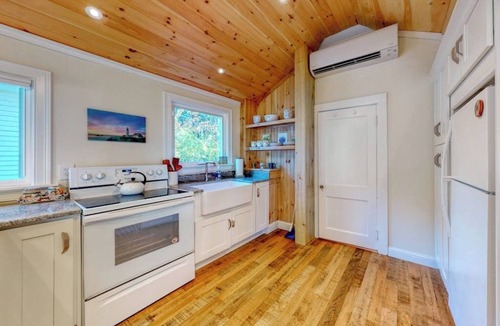 Ogunquit Cottage | Dog-friendly home with kitchenette - walk to the beach & dining