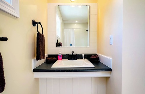 Pictou Hotel | Dolan's Inn & Suites