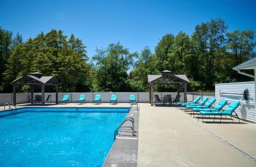 Fennville House | Dollybrook Cottage 1 Pet Friendly Community Pool Groups Welcome