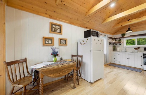 Remsen House | Don't let Summer slip away. There is still time in August. Great for couples!