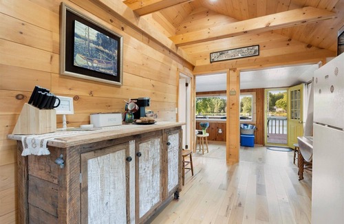 Remsen House | Don't let Summer slip away. There is still time in August. Great for couples!