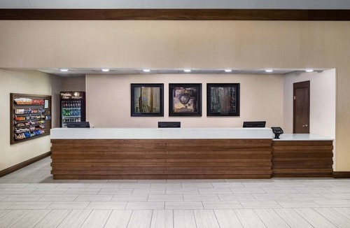 Westlake Hotel | DoubleTree by Hilton Cleveland – Westlake