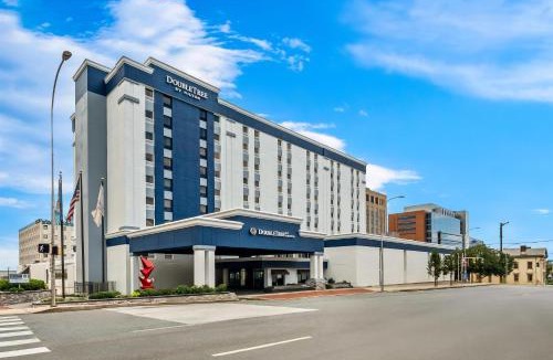 Downtown Wilmington Hotel | DoubleTree by Hilton Downtown Wilmington - Legal District