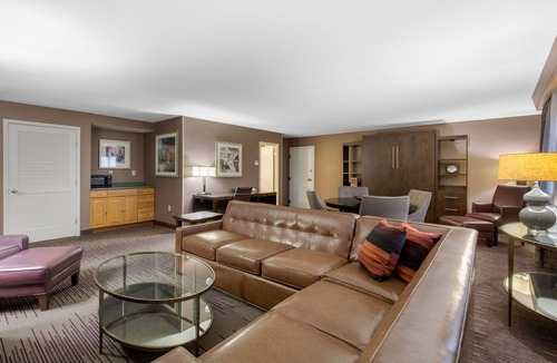 Downtown Wilmington Hotel | DoubleTree by Hilton Downtown Wilmington - Legal District
