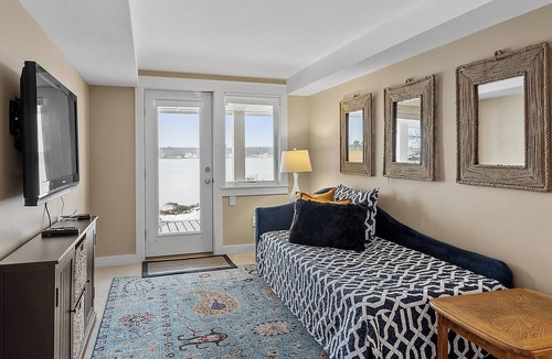 Dover House | Dover Point Delight