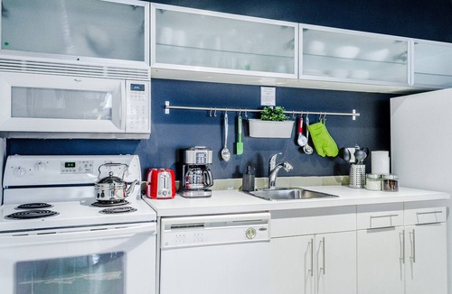 Downtown Edmonton Condo | Down Town Loft: UG Park|AC|Walk to Rogers|Balcony