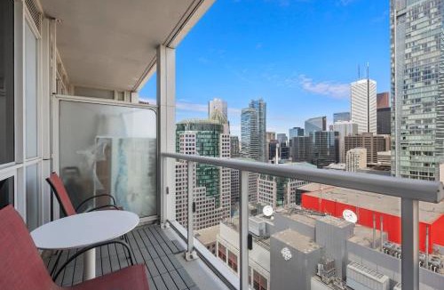 Toronto Entertainment District House | Downtown 1B plus D Condo Central Location Parking