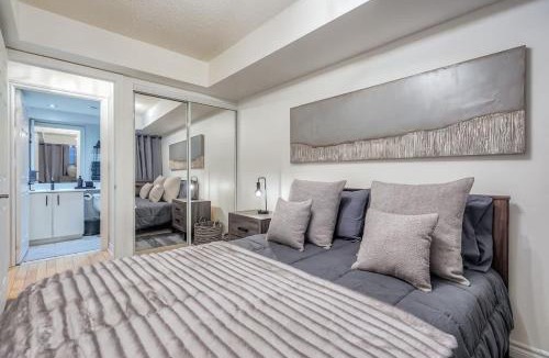 Toronto Entertainment District House | Downtown 1BR Condo with WFH Setup & Private Balcony