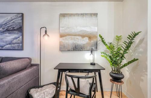 Toronto Entertainment District House | Downtown 1BR Condo with WFH Setup & Private Balcony