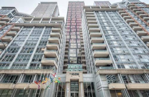 Toronto Entertainment District House | Downtown 1BR Condo with WFH Setup & Private Balcony