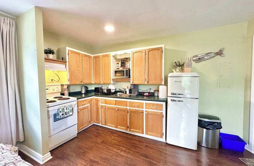 Bridgewater Apartment | Downtown Bridgewater Suite near River and Trails
