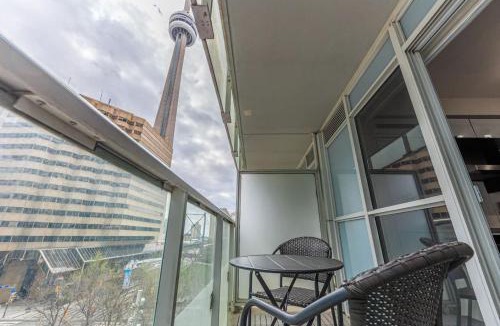 Toronto Entertainment District House | Downtown CN Tower View Condo with Pool Hot tub and Gym
