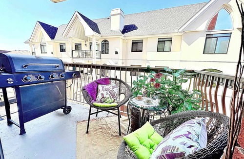 North Central Edmonton Condo | Downtown Condo near Rogers | Parking, Pool, Gym