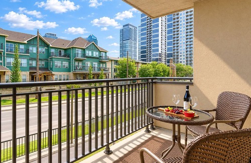 Beltline Condo | Downtown Condo Near Stampede and BMO with Parking