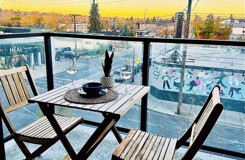 Crescent Heights Apartment | Downtown Condo, Stylish & Comfy