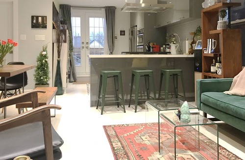 Bloorcourt Village Apartment | Downtown Getaway 1 bed Apt close to Little Italy
