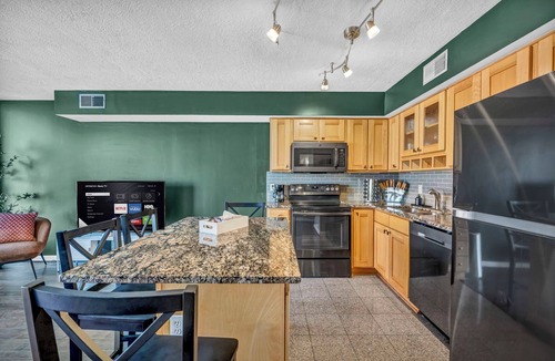 Ohio City Apartment | Downtown Getaway, Free Parking, 24/7 Hour Gym
