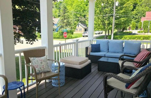 Harbor Springs House | Downtown Harbor Springs cottage with 4 bedrooms, 2 baths, yard, and grill.