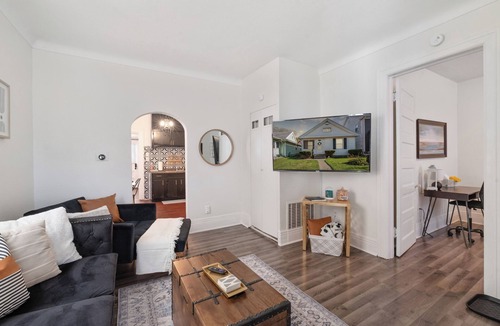 Rossford House | Downtown Rossford/Toledo Restored Arts&Crafts Home
