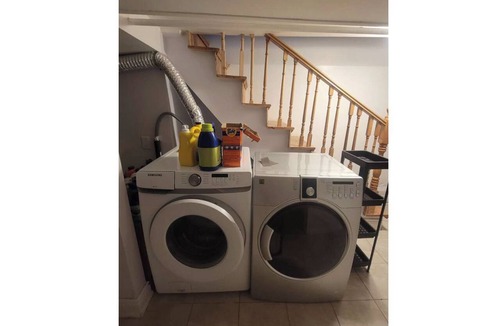 Trinity - Bellwoods House | Downtown toronto Bathurst/Dundas 6 bed 2 bath unit near grocery & public transit