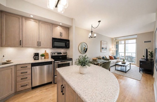 Toronto Entertainment District Hotel | Downtown Toronto Hotel and Suites