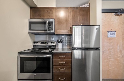 East Kootenay Condo | Driftwood Den | Ski-In/Out | Hot Pools | Fireplace