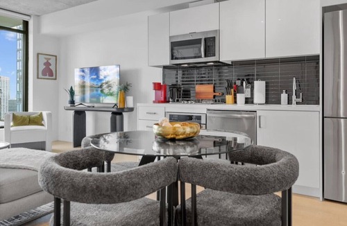 Connaught Apartment | DT Views |UG Park | Mins to Saddledome | Gym