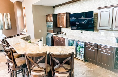Butte Des Morts House | EAA Availability - Modern estate with entertaining space & inground pool