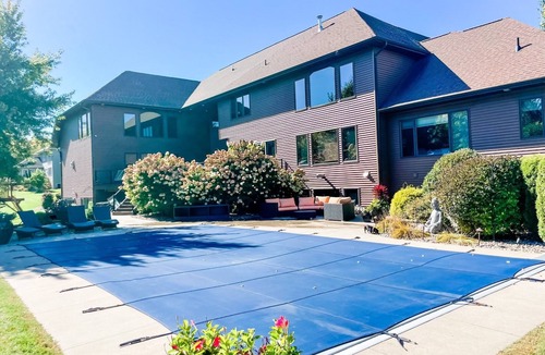 Butte Des Morts House | EAA Availability - Modern estate with entertaining space & inground pool