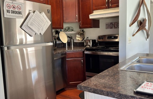 Fremont House | Eagle Isle Wings Spacious 8 bedroom Split Townhouse on the Sandusky River