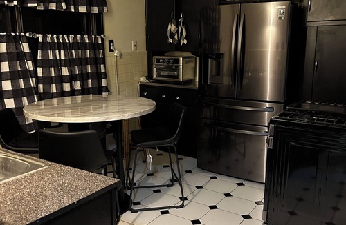 Buffalo House | Eagles nest cozy quiet location 15 min drive to downtown area