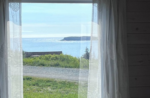 Elliston House | Earl’s Place. Come and check out the view at this 3 bedroom ocean view home!